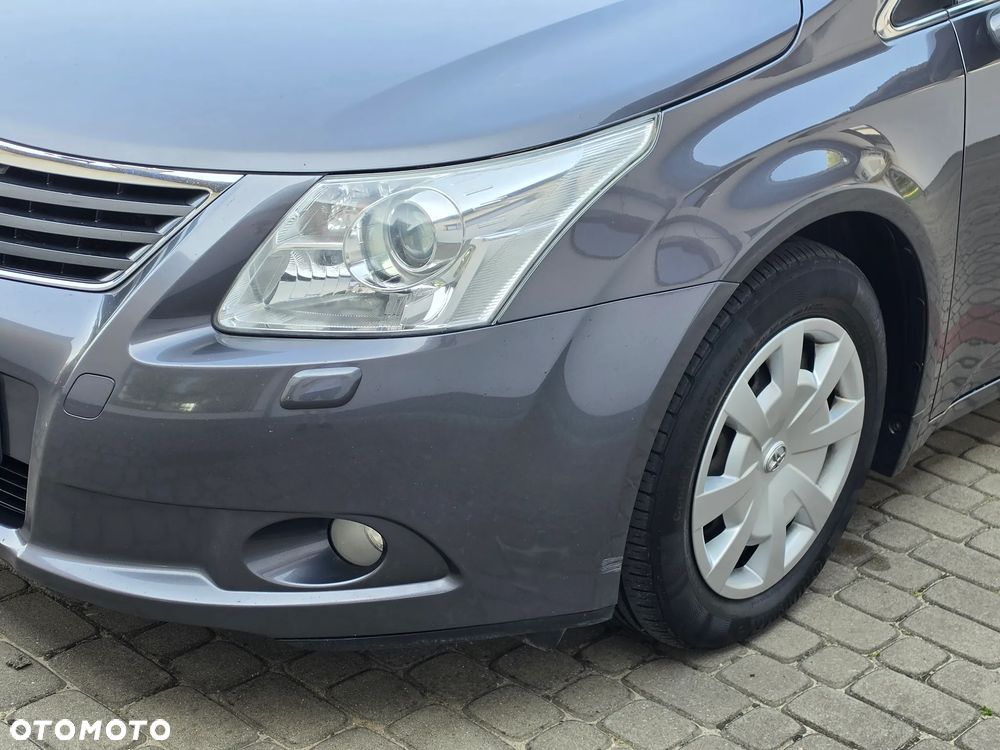 Toyota Avensis 2.0 D-4D - 19