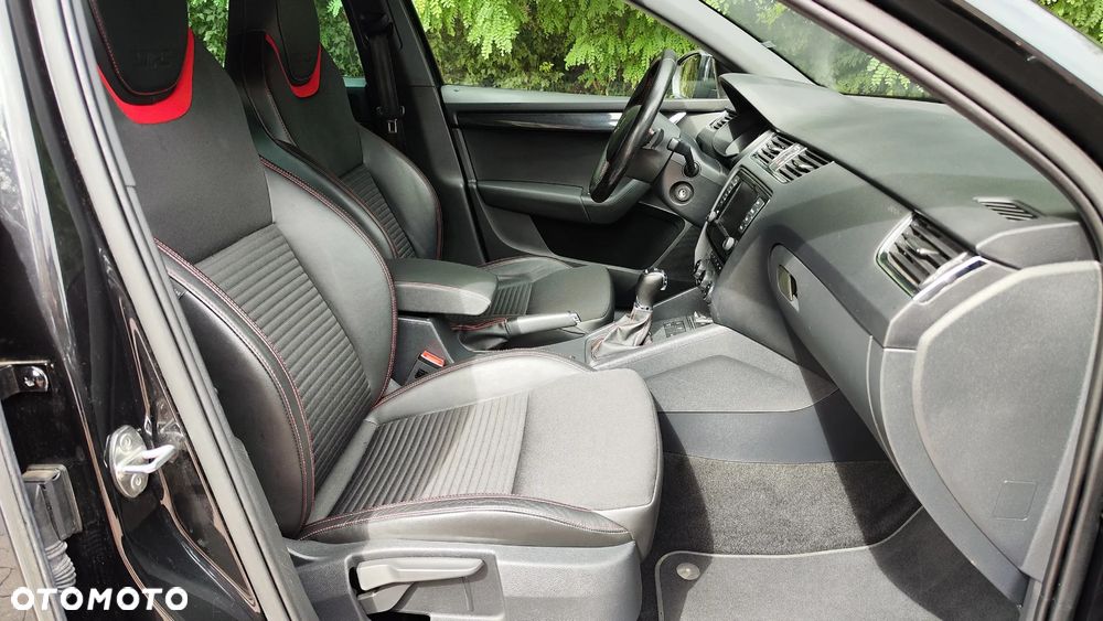 Skoda Octavia 2.0 TDI DSG RS - 32