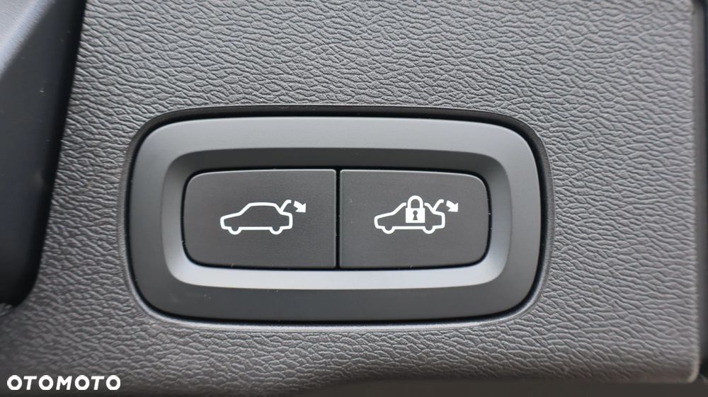 Volvo XC 60 T6 Plug-In Hybrid AWD Plus Dark - 20