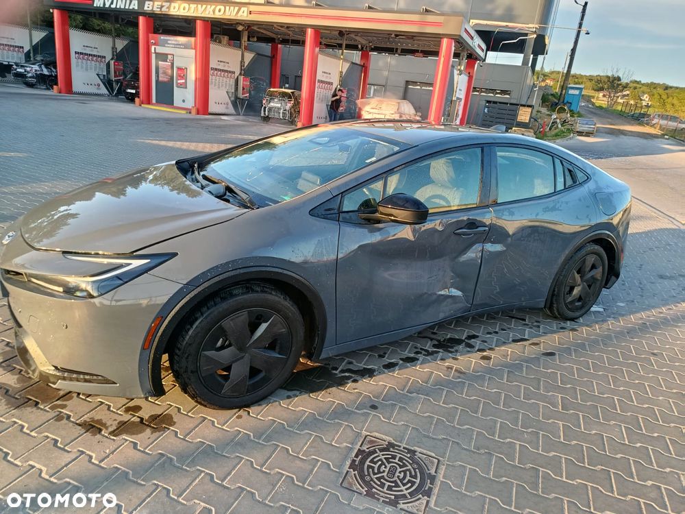 Toyota Prius Hybrid - 2