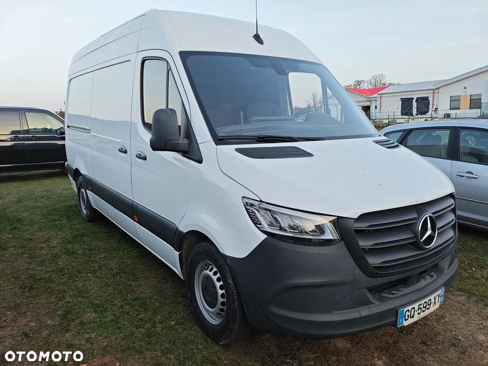 Mercedes-Benz Sprinter - 2