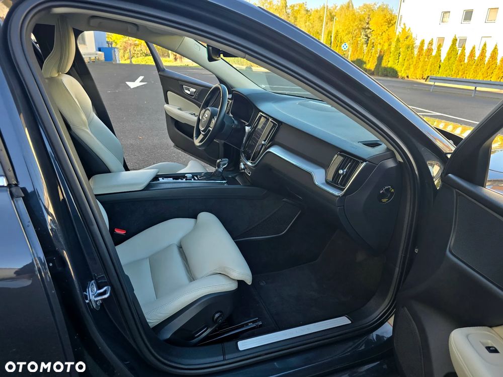 Volvo V60 T4 Momentum Pro - 22