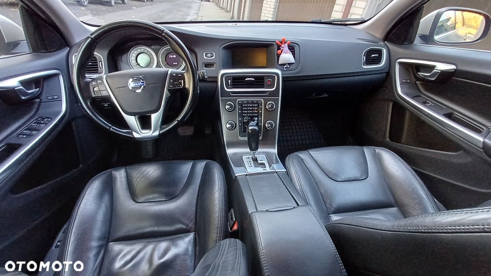 Volvo V60 D5 AWD Summum - 9