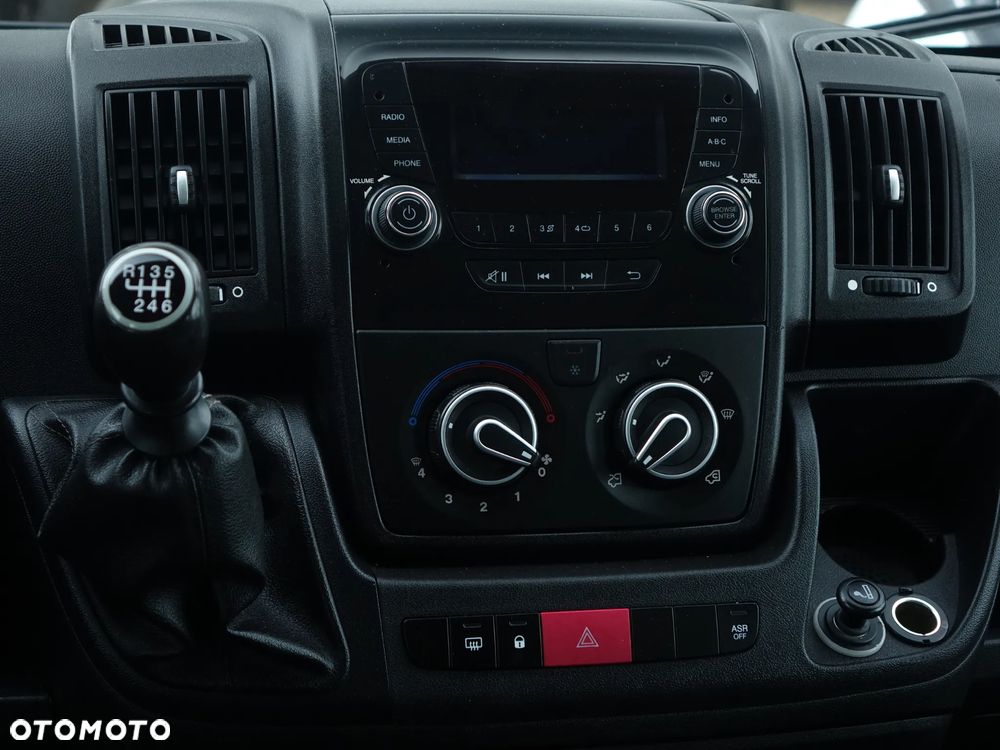 Peugeot Boxer 3.0 180 KM DOKA 7-osobowy skrzynia ładunkowa - 14