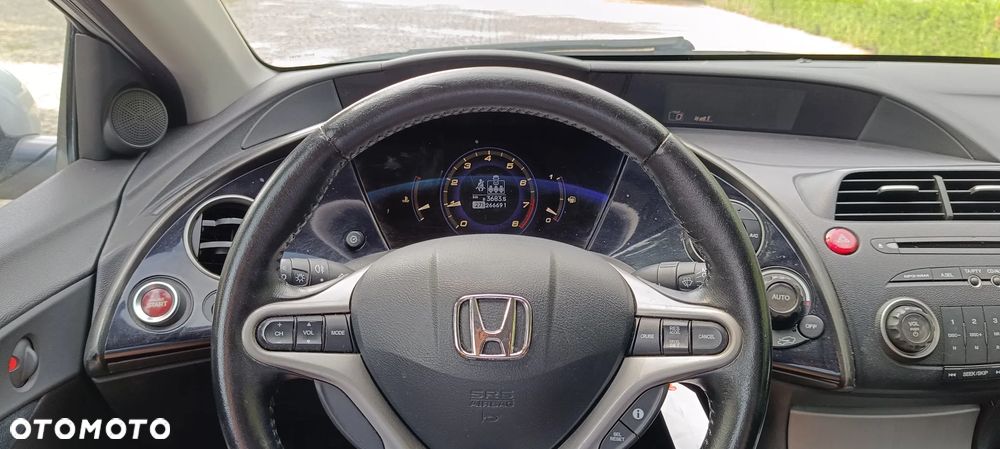 Honda Civic 1.8 Executive - 11