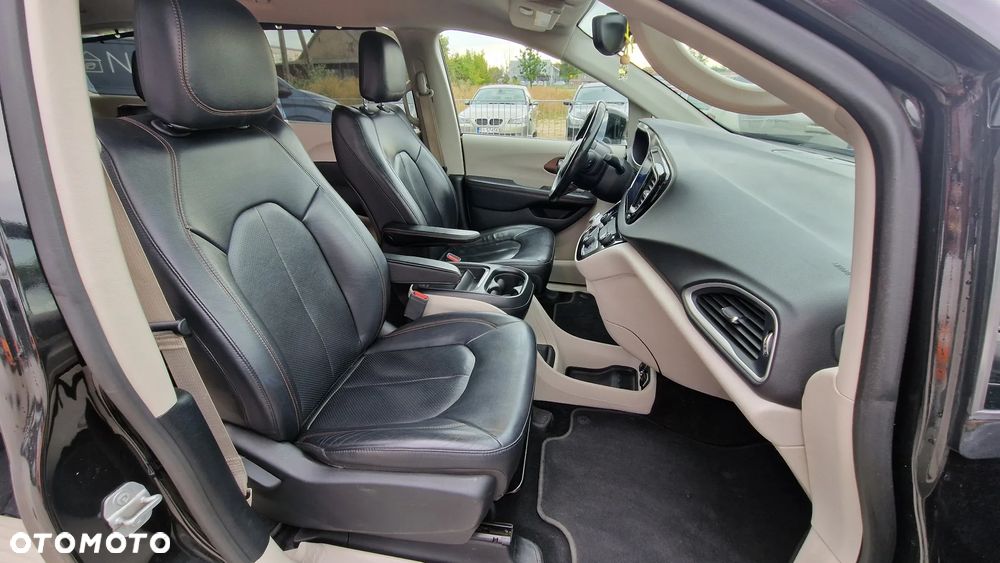 Chrysler Pacifica - 23
