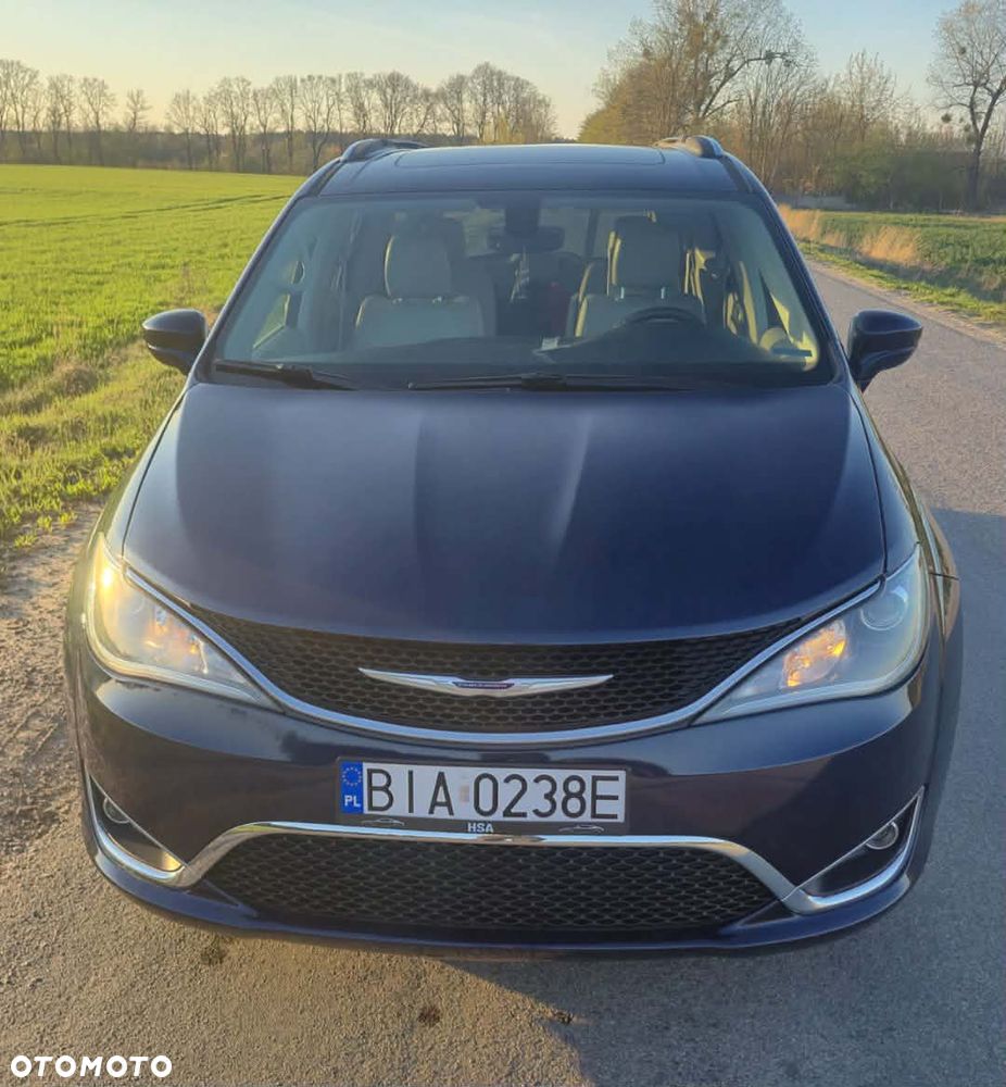 Chrysler Pacifica - 1