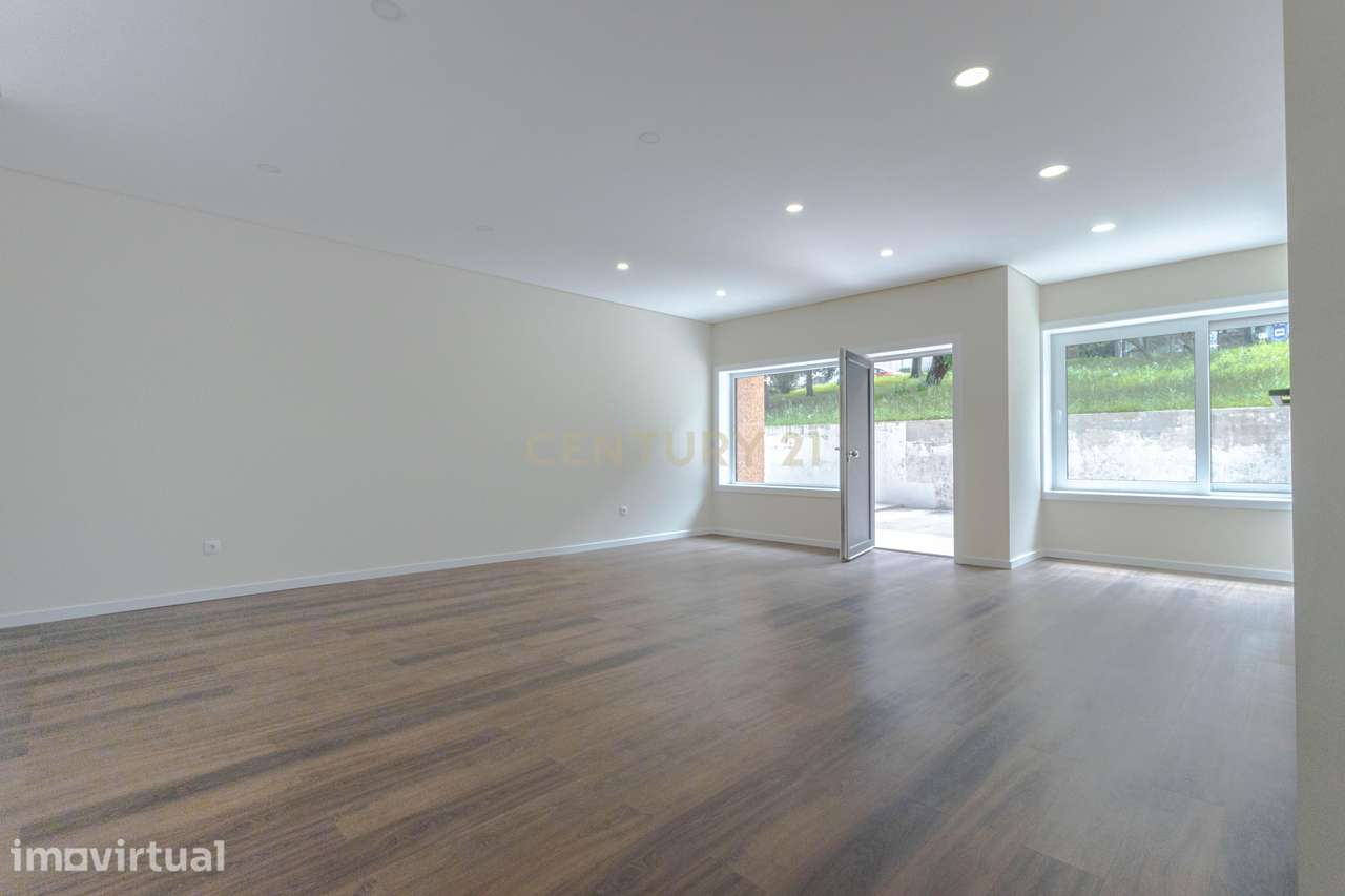 Apartamento T2 Novo com 2 Suítes, Varanda e Lugar Duplo de Garagem - Grande imagem: 4/23