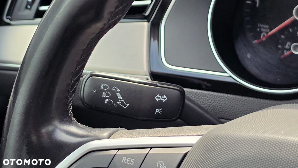 Volkswagen Passat 2.0 TDI EVO Elegance - 12