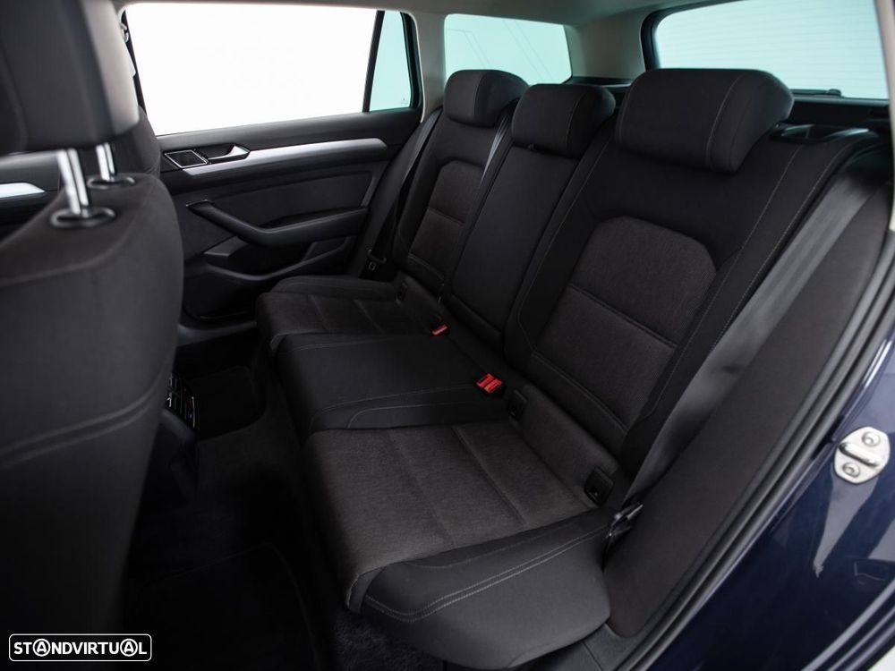VW Passat Variant - 10