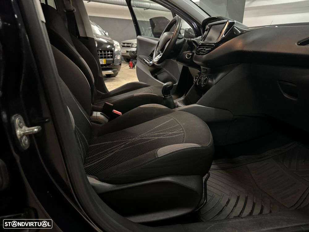Peugeot 208 1.2 VTi SE Style - 11