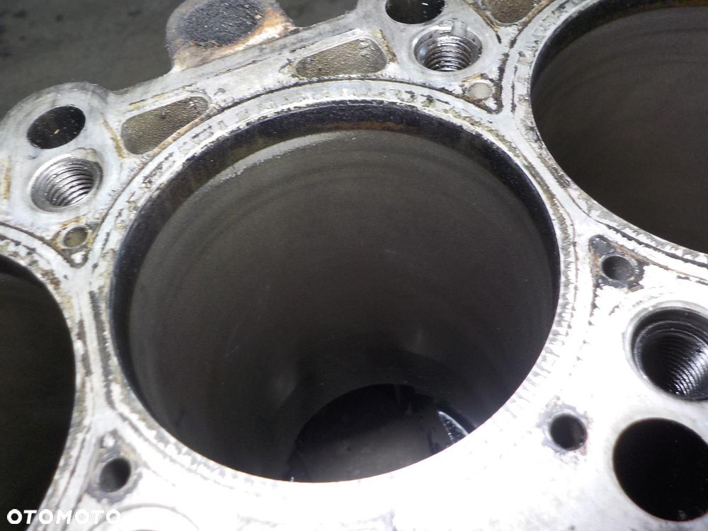 VW T5 2.5 TDI AXD AXE BLOK SILNIKA - 6