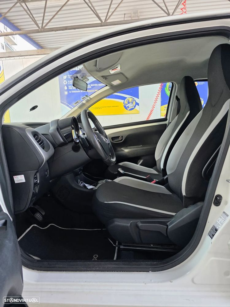 Toyota Aygo 1.0 X-Play Plus+X-Touch +TSS MM - 7