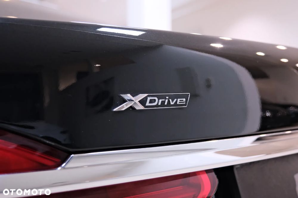 BMW Seria 7 750Li xDrive - 11