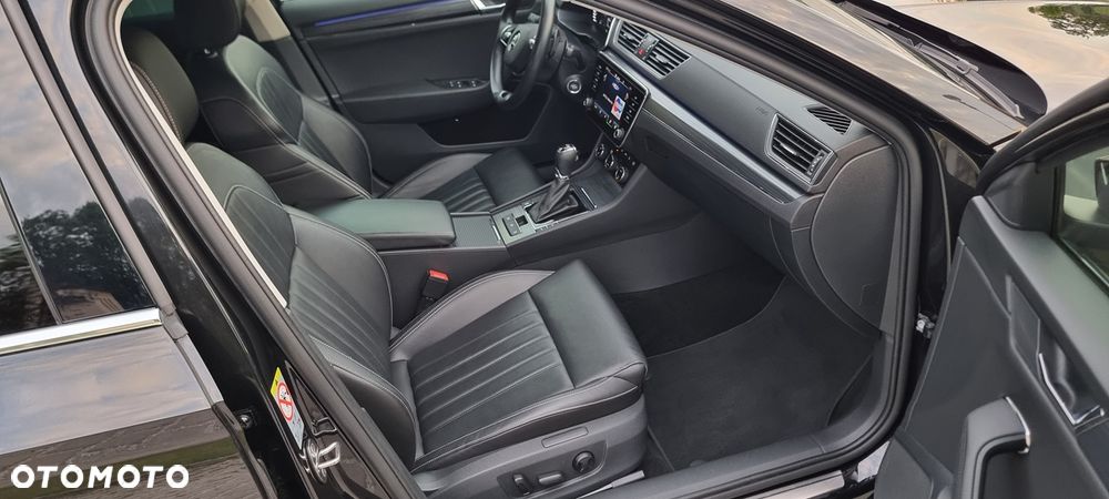 Skoda Superb 2.0 TDI DSG Premium Edition - 28