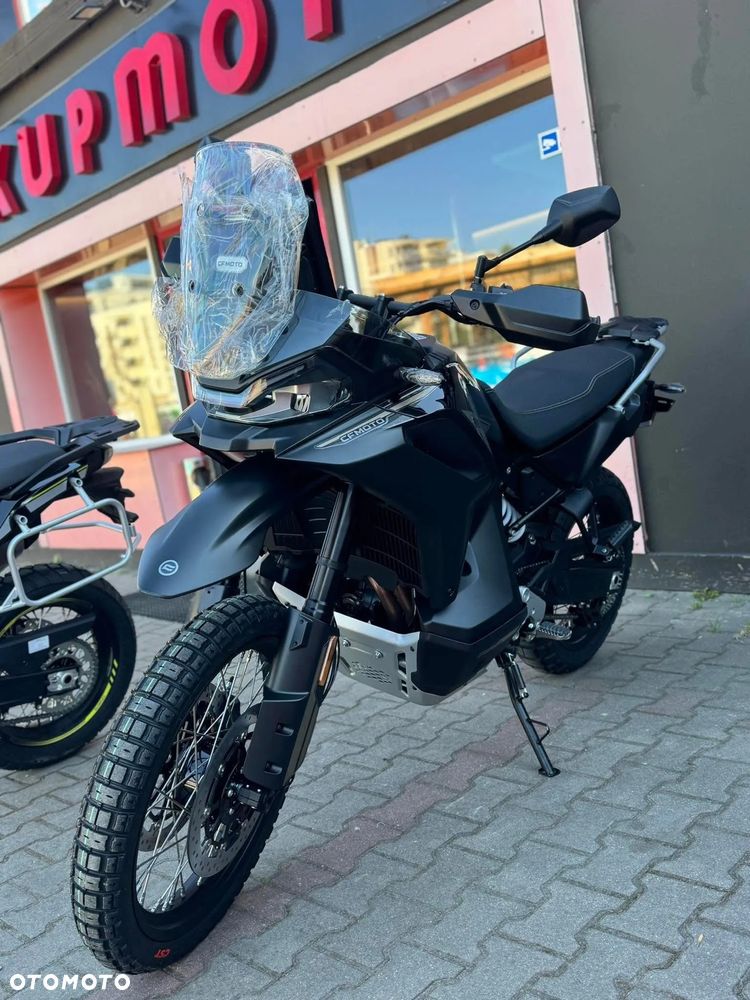 CFMoto MT - 1