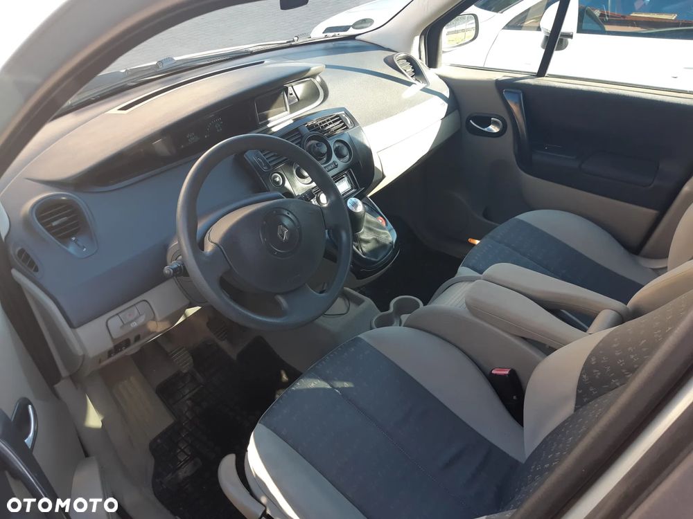 Renault Scenic 1.6 16V Family - 7