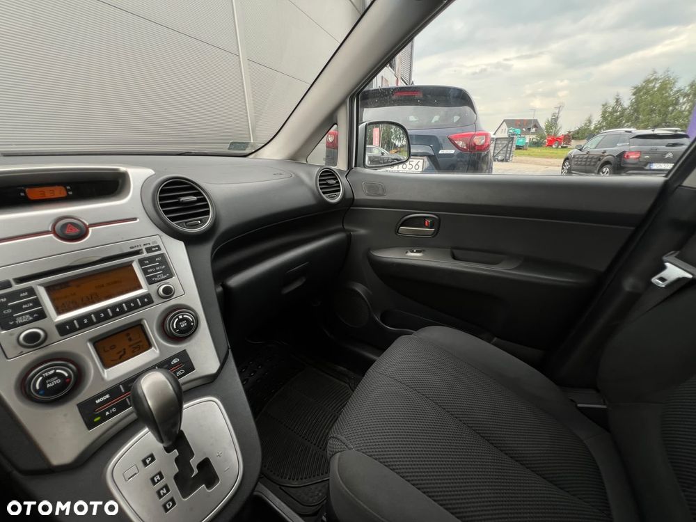 Kia Carens - 12