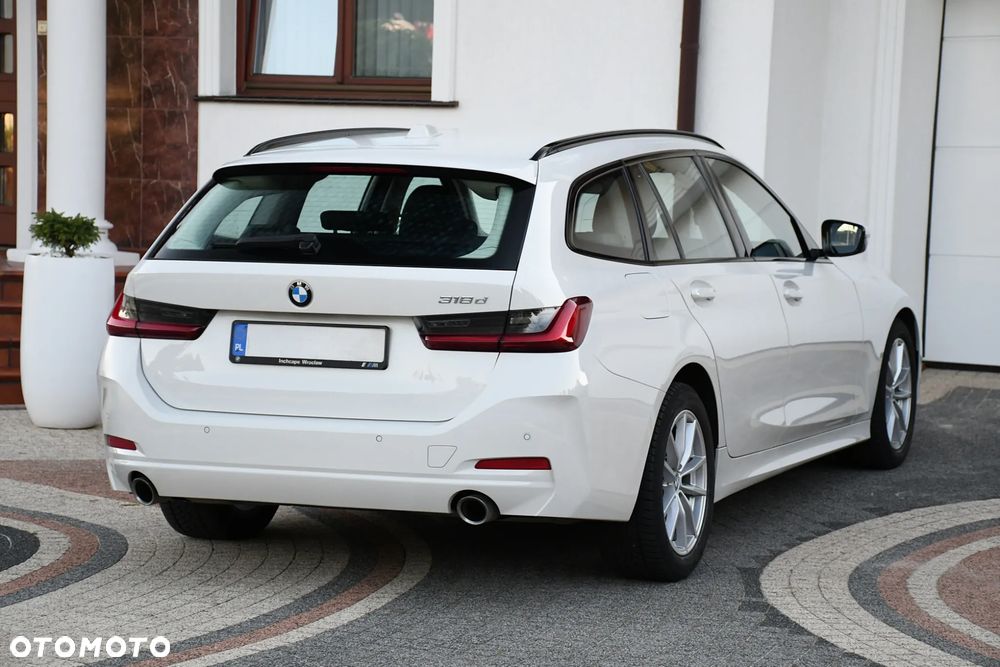 BMW Seria 3 318d mHEV - 11