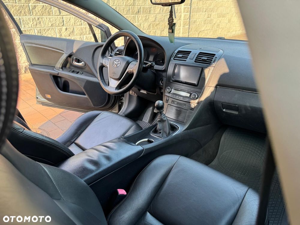 Toyota Avensis 2.2 D-4D Sol Plus Platinium - 11