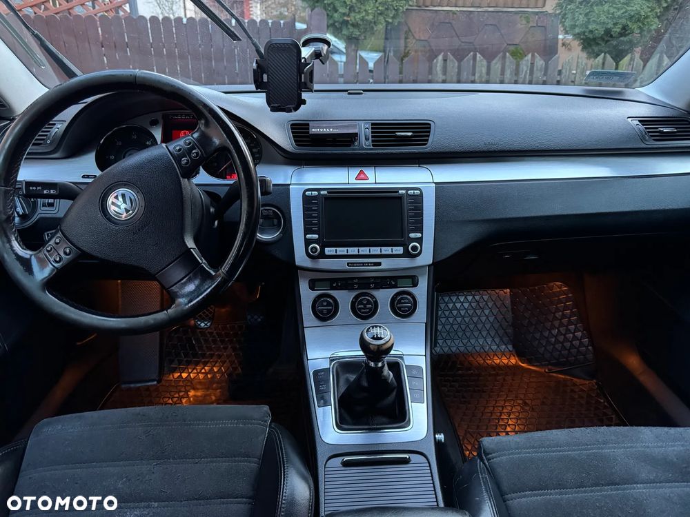 Volkswagen Passat 2.0 TDI DPF Highline - 19