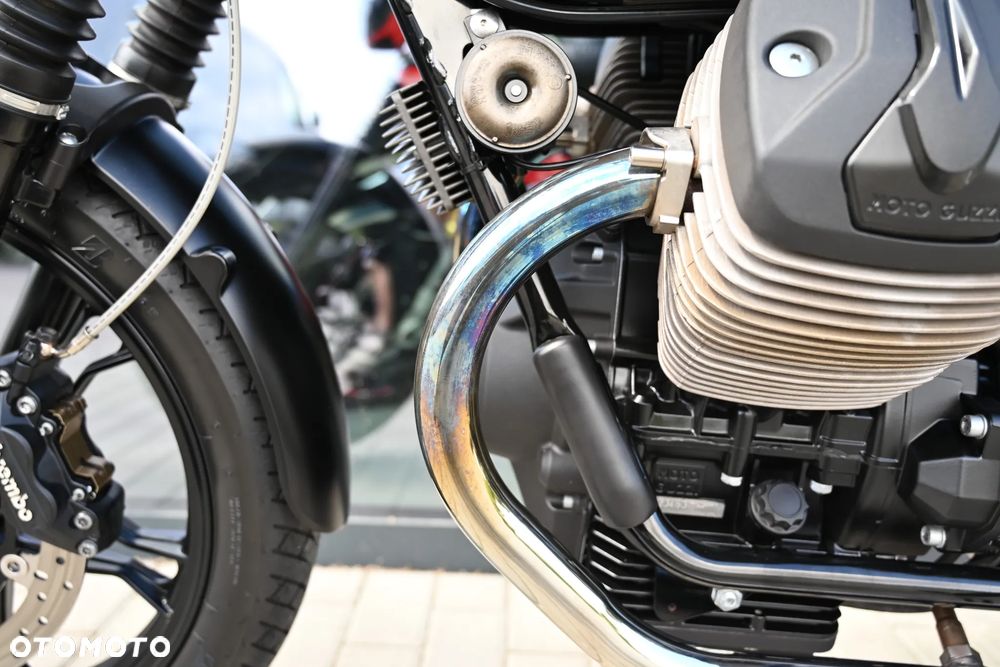 Moto Guzzi V7 - 24