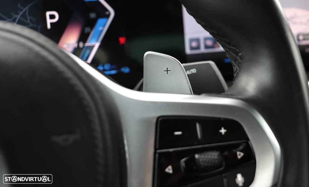 BMW 320 e Pack M Auto — fotografia 32