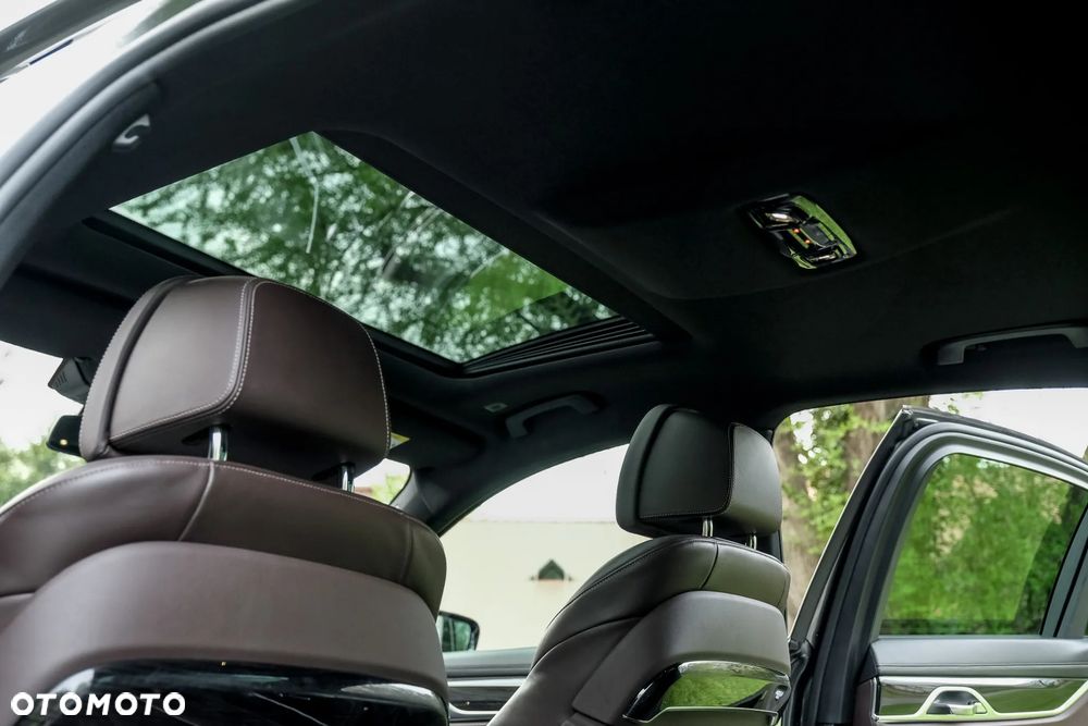 BMW Seria 7 750i xDrive - 27