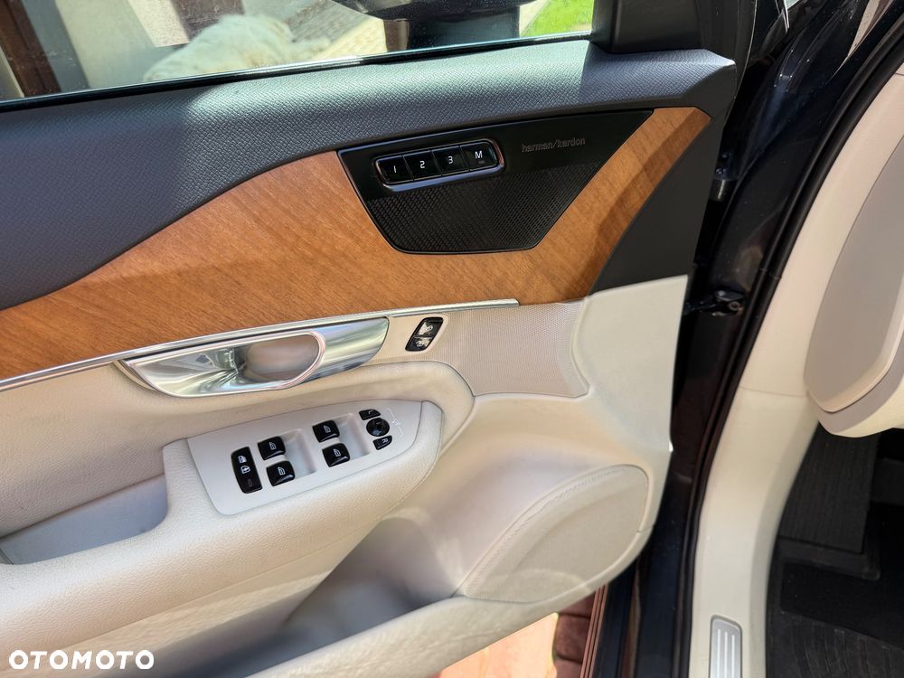 Volvo XC 90 T6 AWD Geartronic Momentum Pro - 27