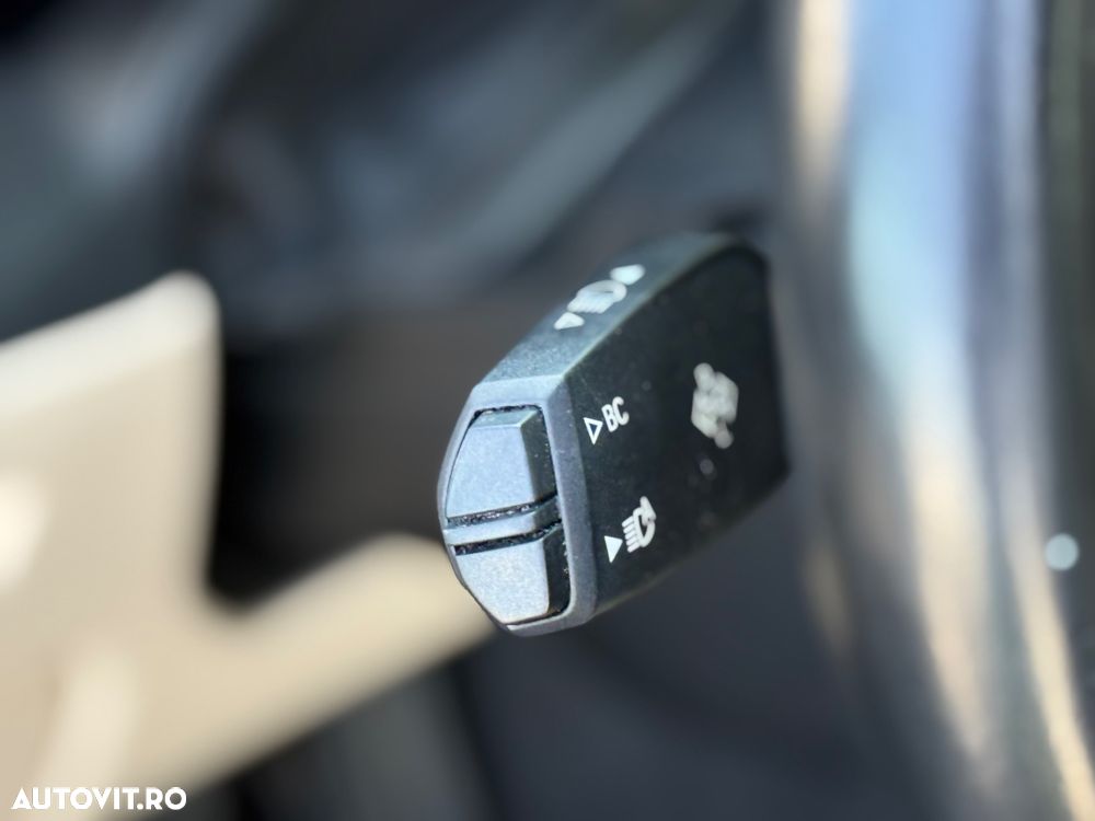 BMW Seria 3 330e Aut. Advantage - 18