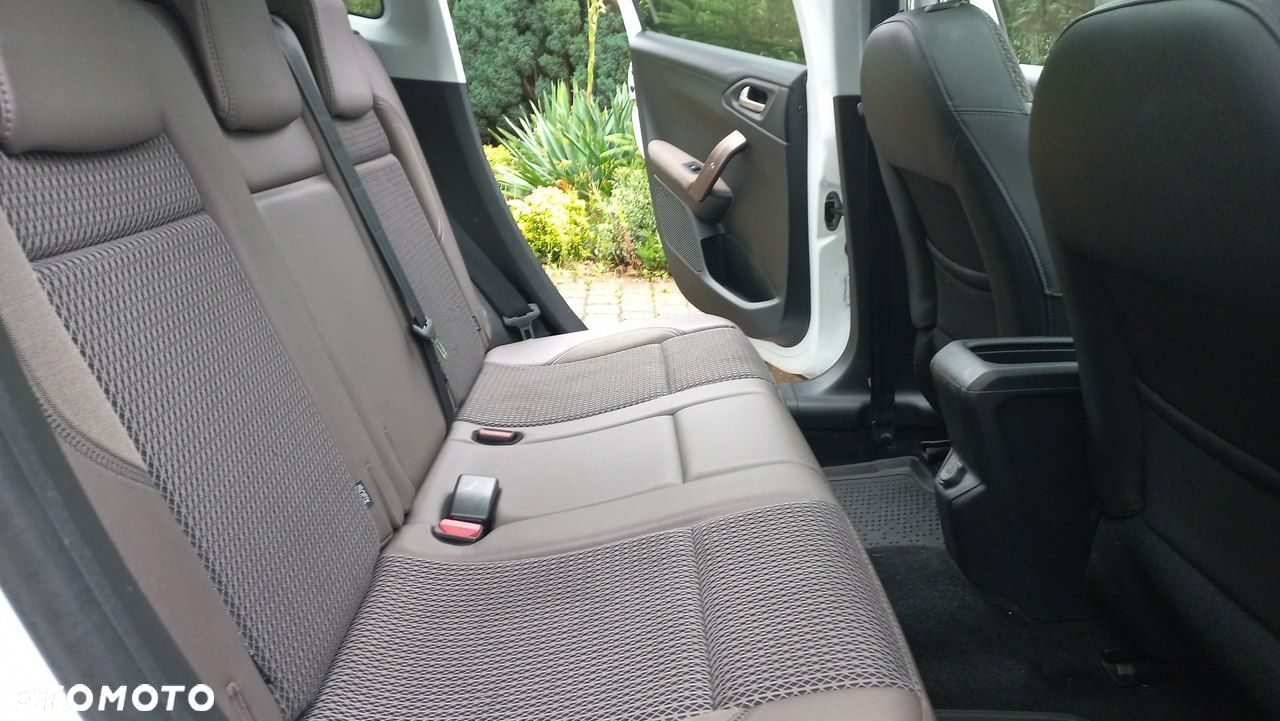 Peugeot 2008 1.6 e-HDi Allure S&S - 13