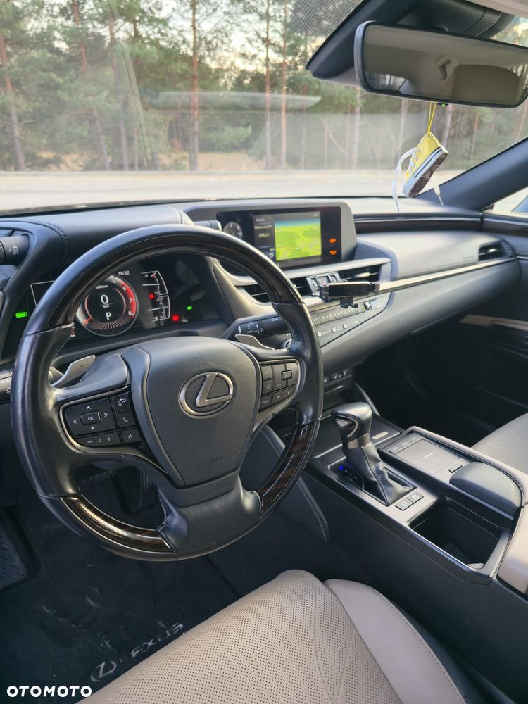 Lexus ES - 6