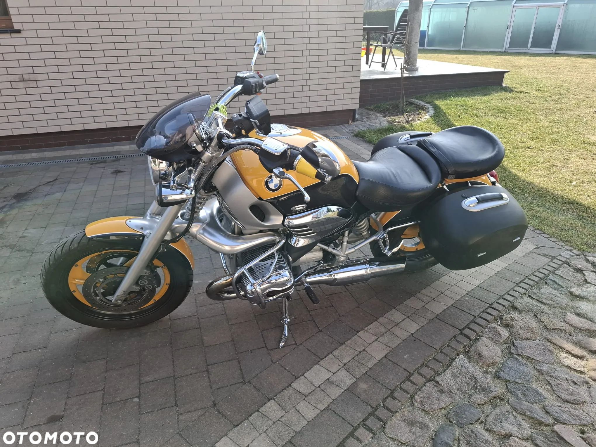 BMW R - 1
