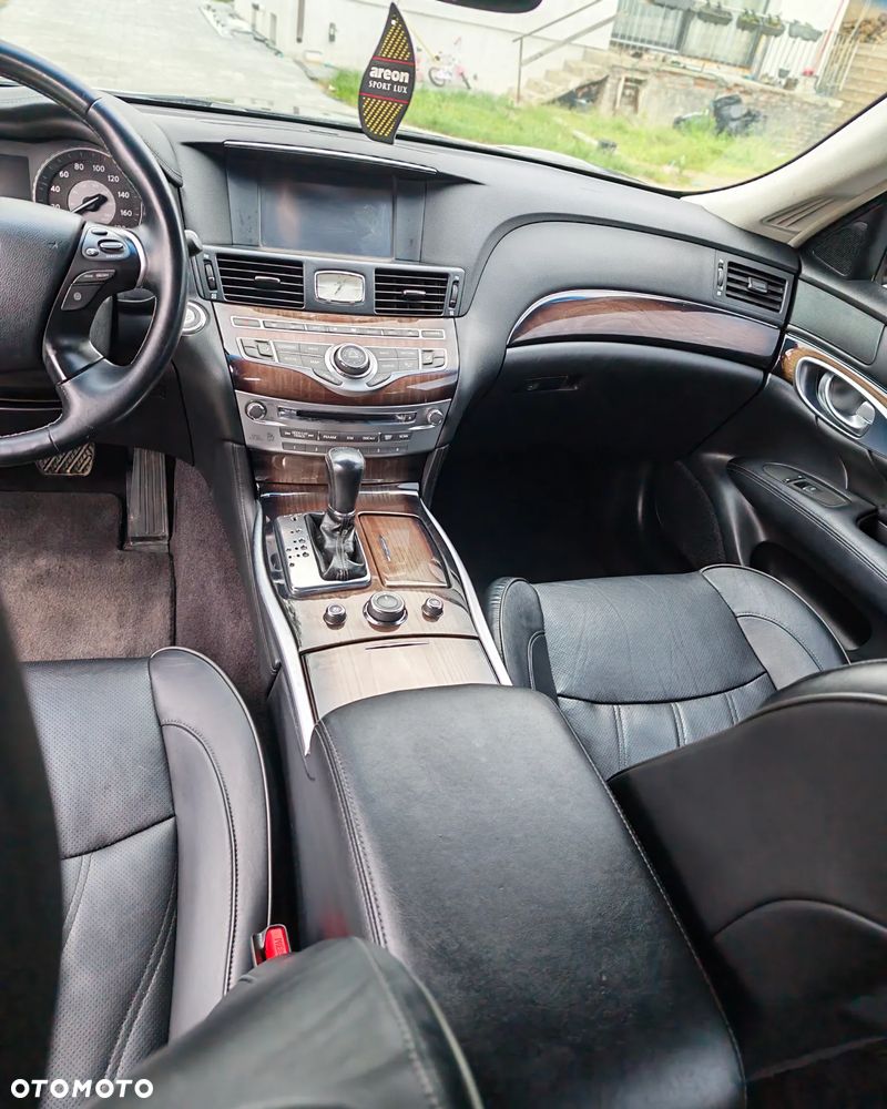 Infiniti Q70 - 16