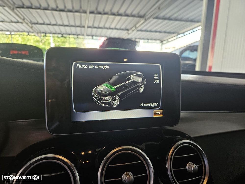 Mercedes-Benz GLC 300 e 4Matic 9G-TRONIC AMG Line - 24