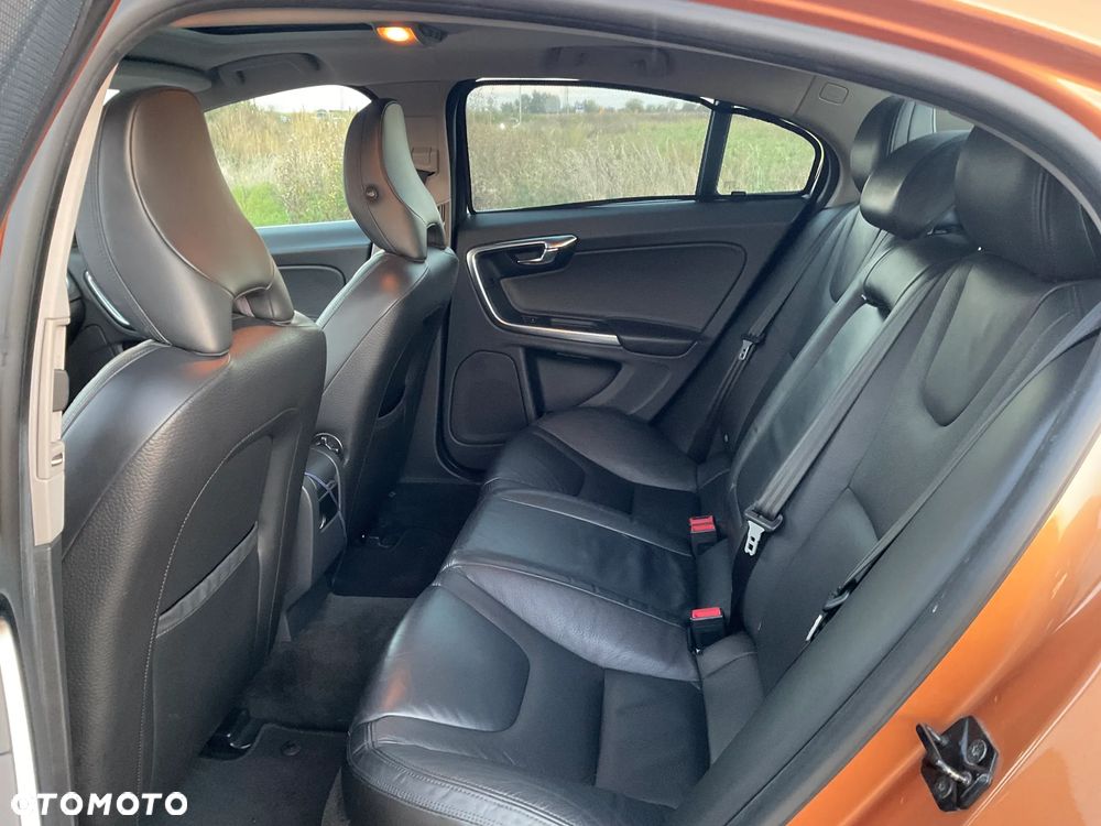 Volvo S60 D3 R-Design - 10