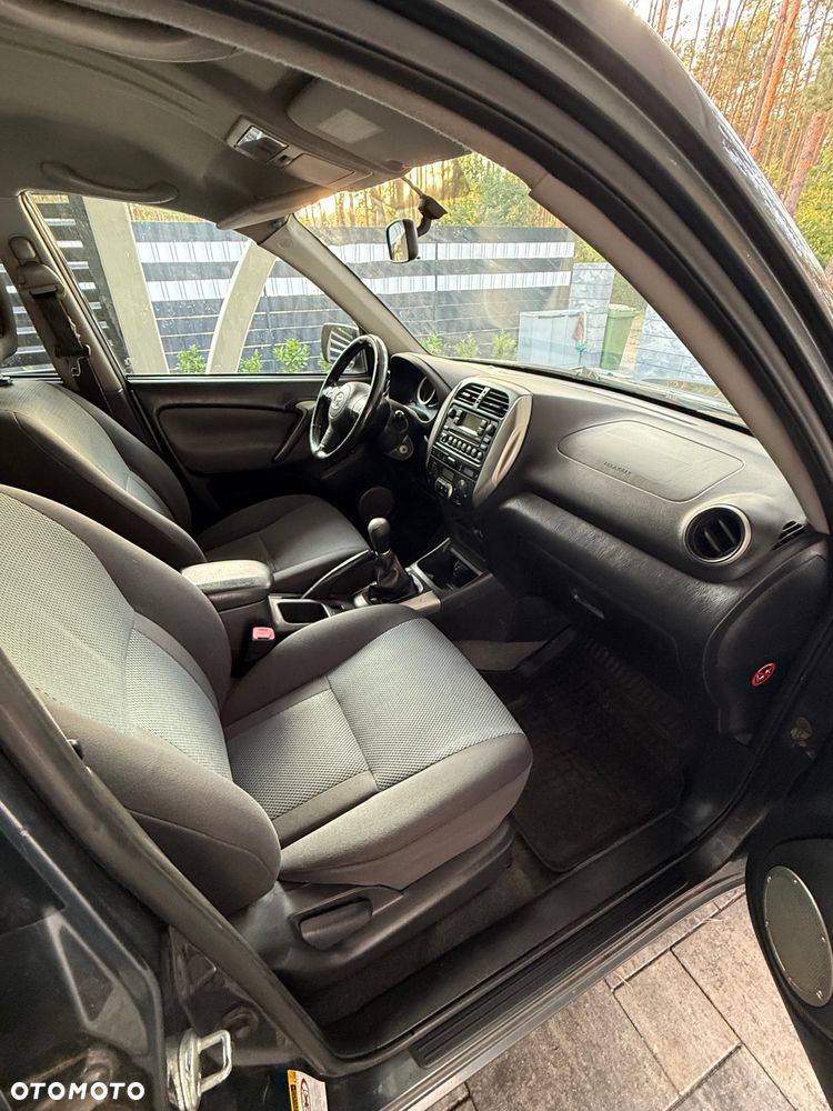 Toyota RAV4 2.0 D-4D 4x4 - 11