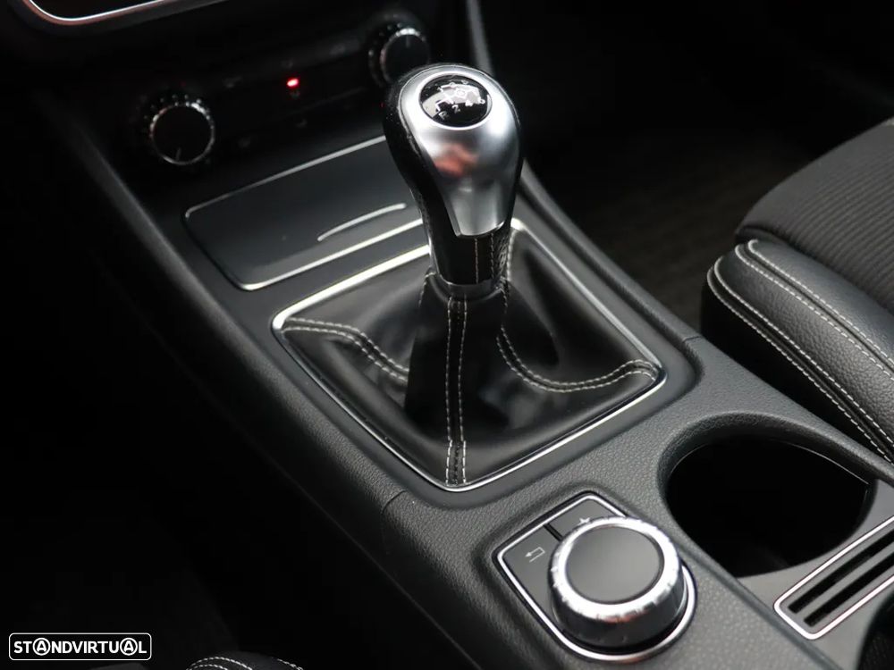 Mercedes-Benz CLA 180 - 21