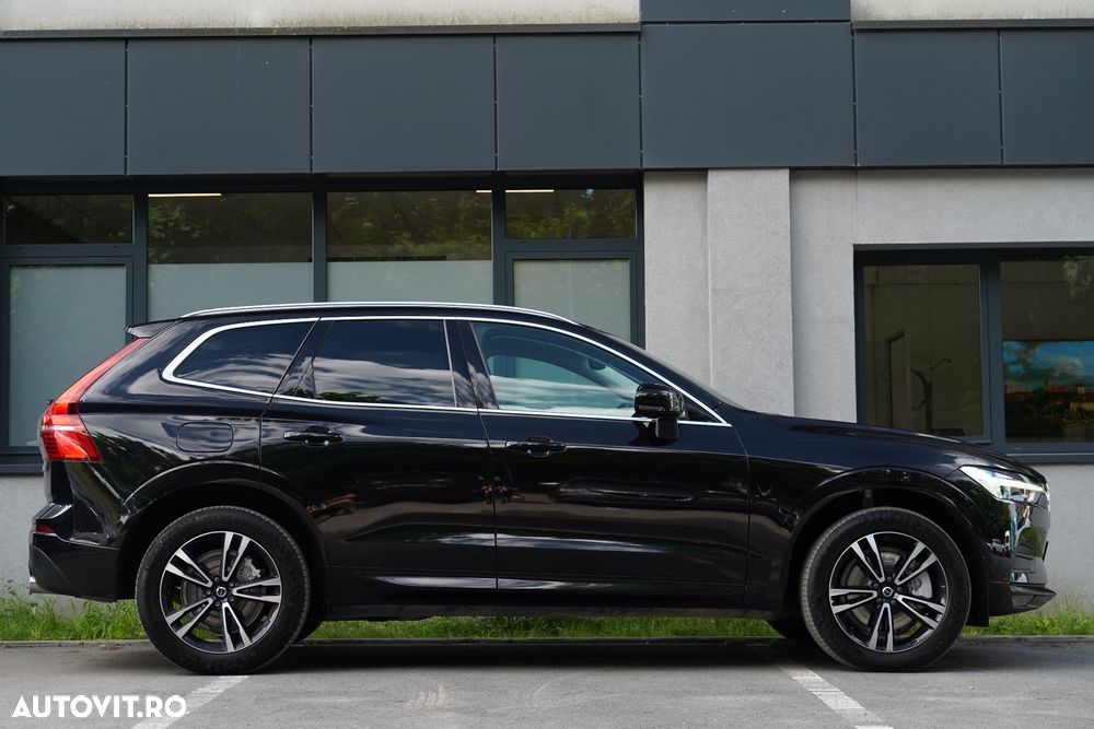 Volvo XC 60 B4 MHEV AT8 AWD Momentum Pro - 28
