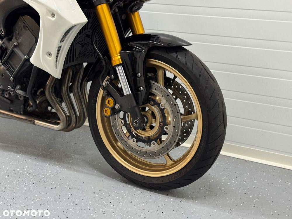 Yamaha FZ8 - 11