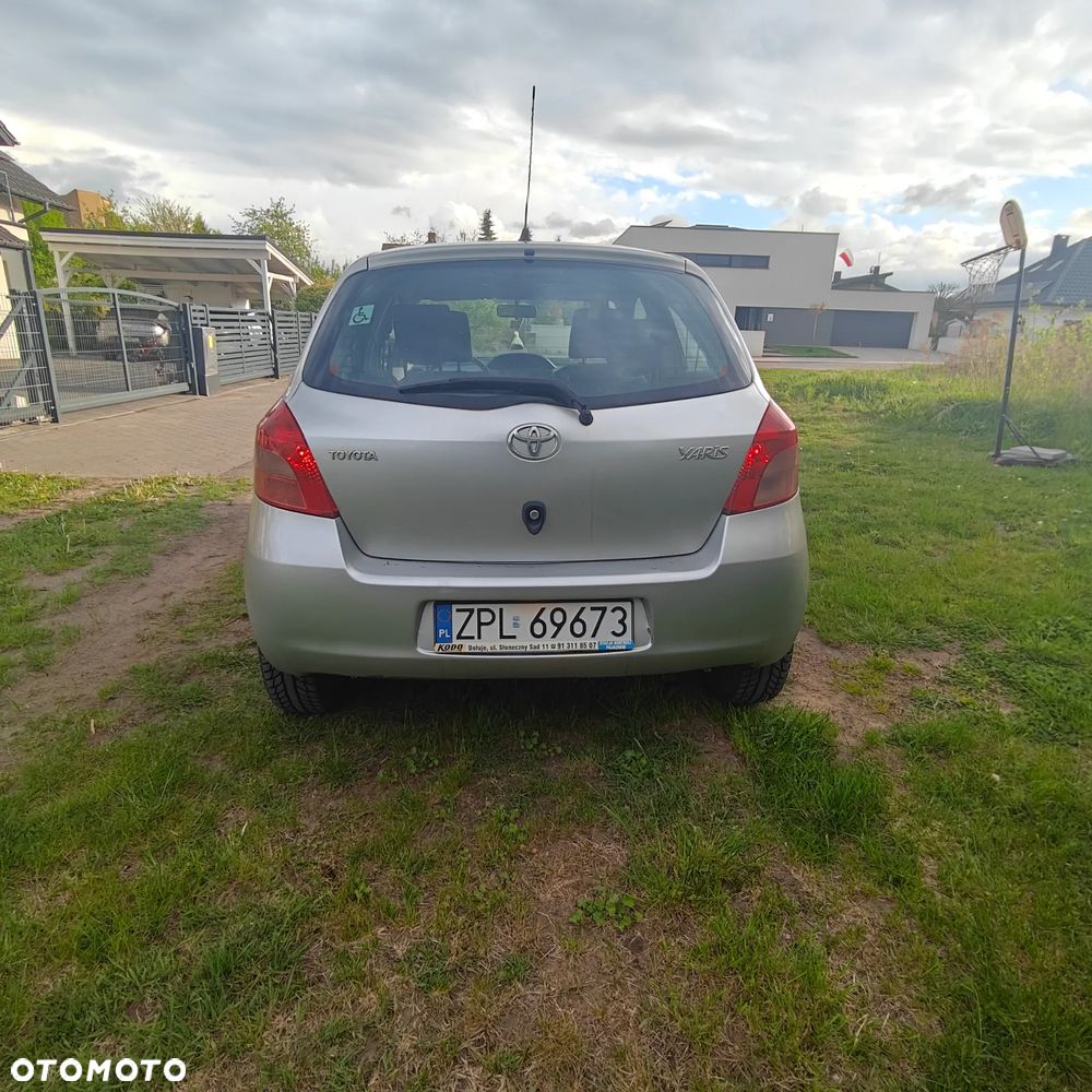 Toyota Yaris - 4