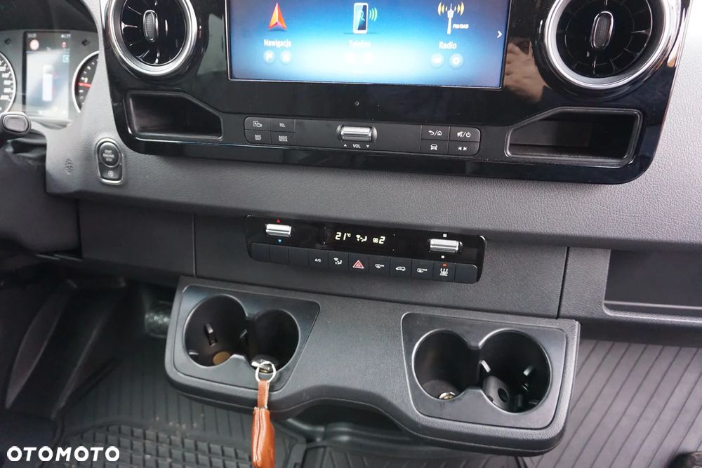 Mercedes-Benz Sprinter - 13