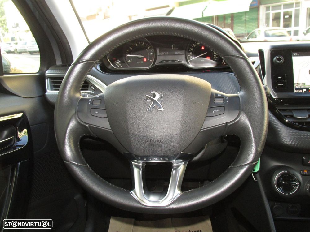 Peugeot 2008 1.2 PureTech Signature - 37