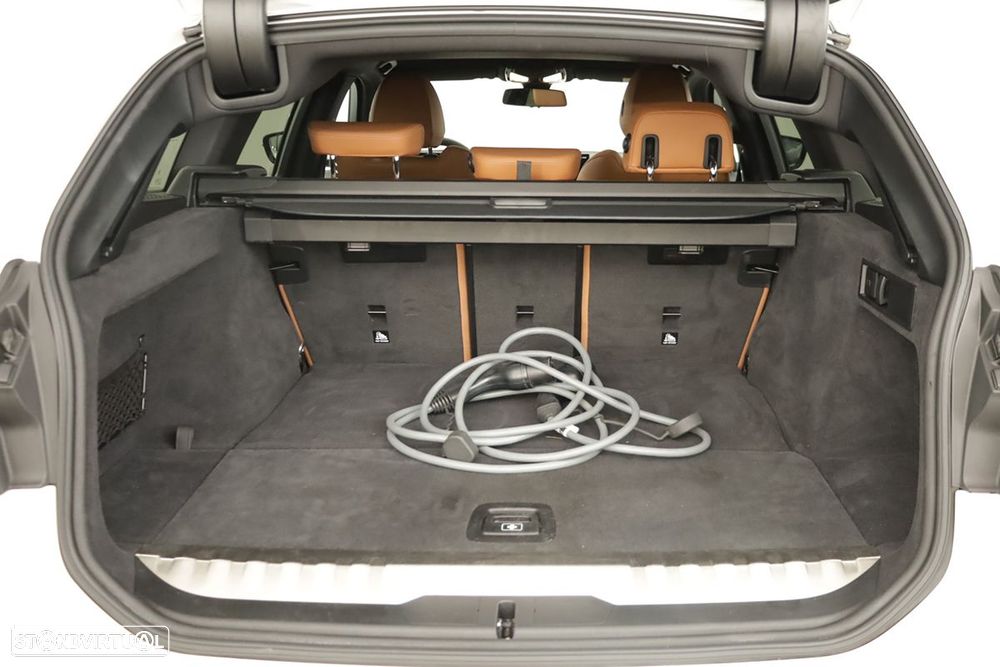 BMW 330 e Pack Desportivo M Auto - 26