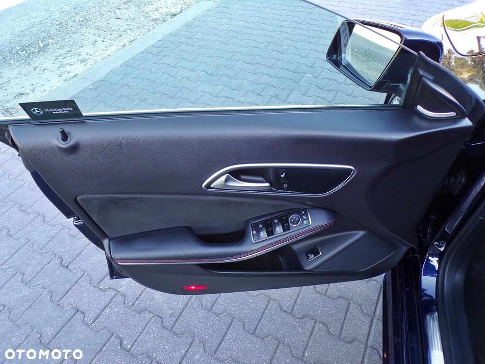 Mercedes-Benz CLA 250 4-Matic AMG Line - 16