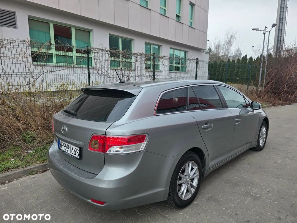 Toyota Avensis Touring Sports 1.8 Team Deutschland - 7