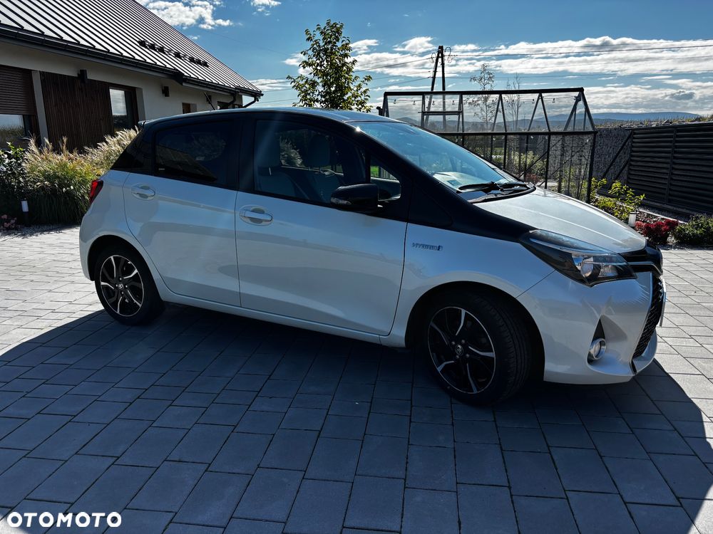 Toyota Yaris Hybrid 100 Selection Platinum - 4
