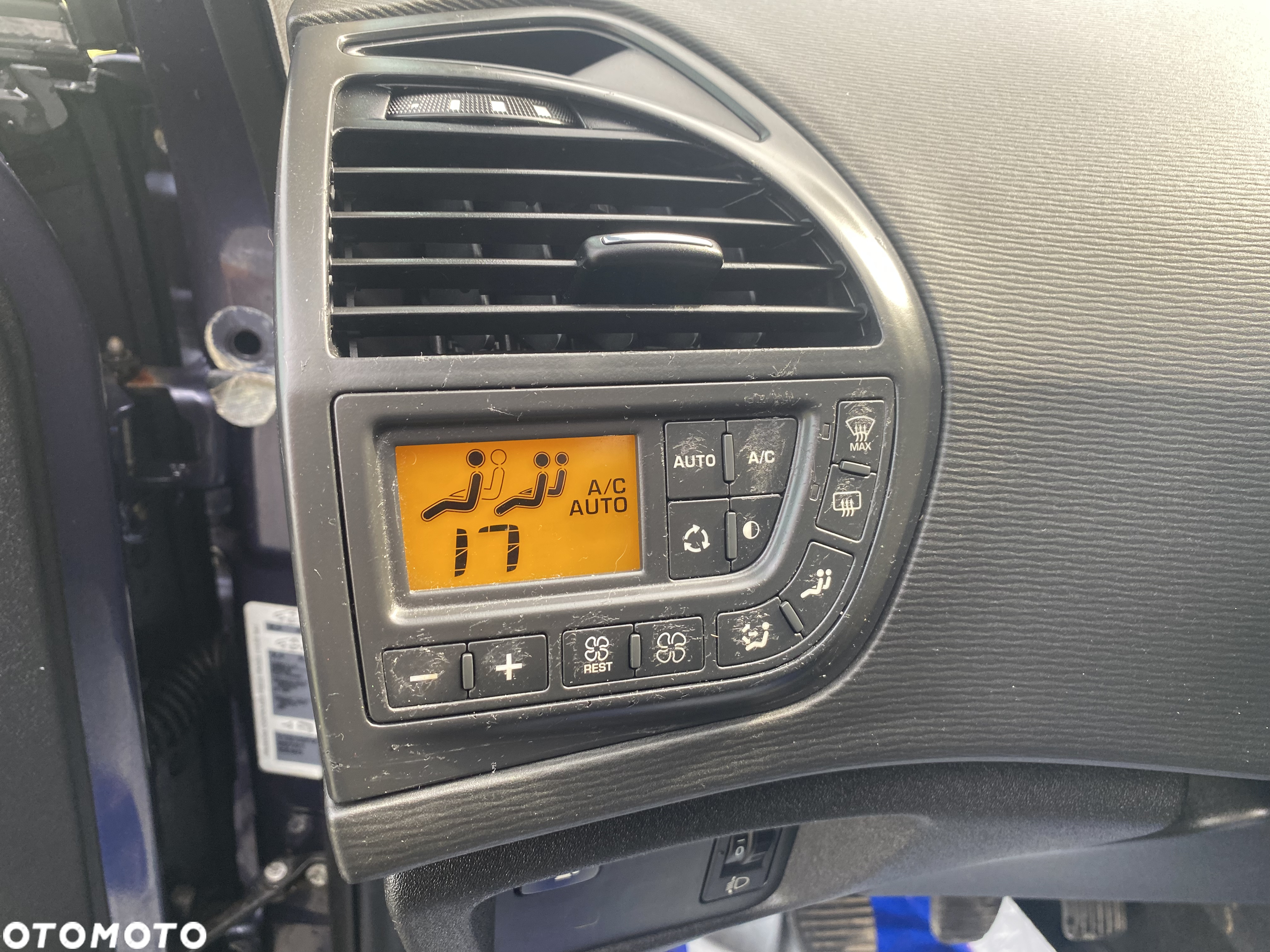 Citroën C4 Grand Picasso 1.8 16V Confort - 13
