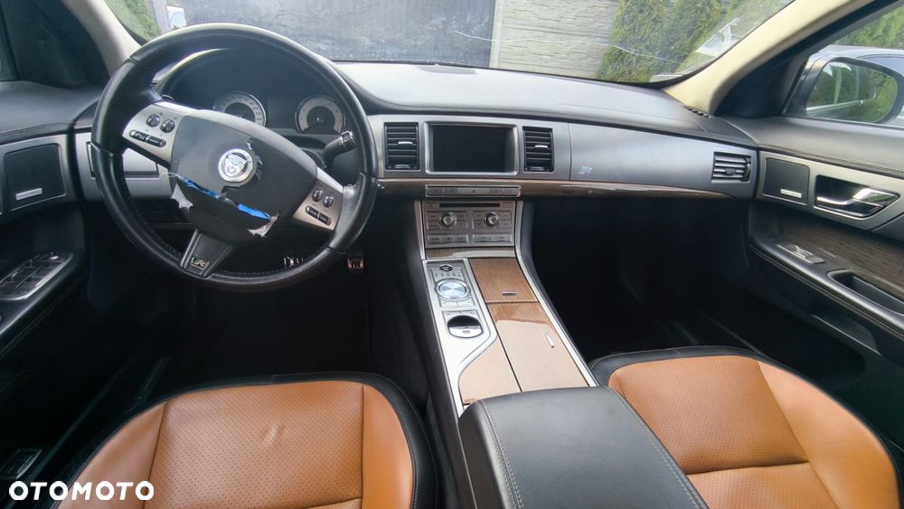Jaguar XF - 10