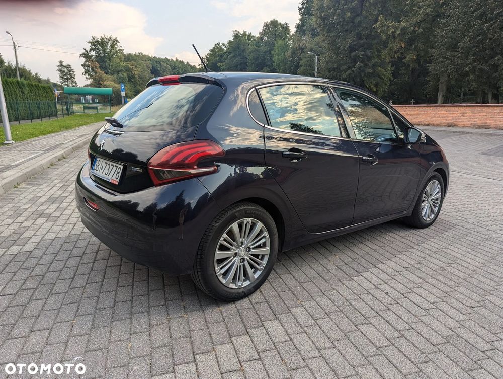 Peugeot 208 1.2 PureTech Allure - 8